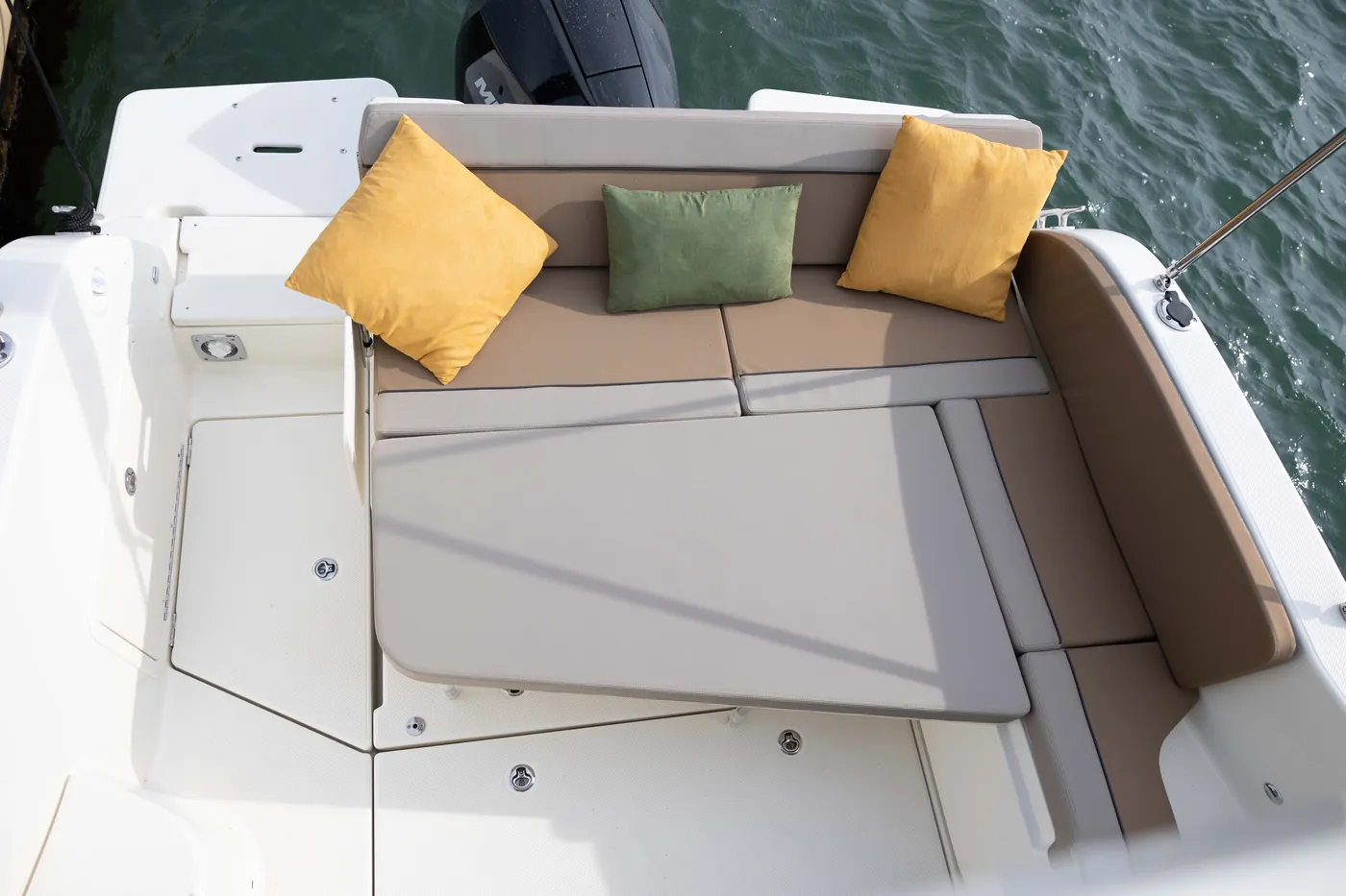 Le bain de soleil, à l'arrière du bateau