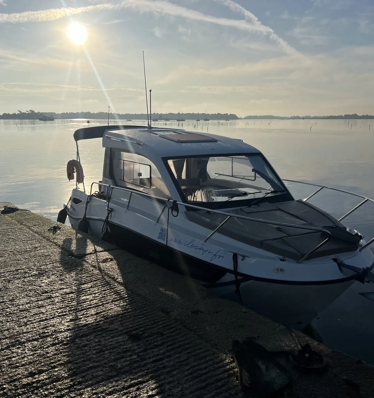 La vedette « Tweet » à la cale, au petit matin